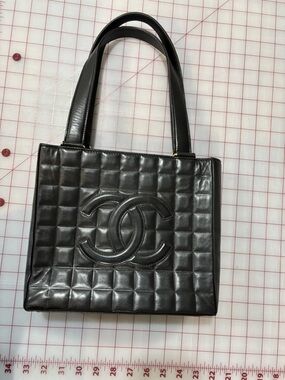 CHANEL - Classic Black Quilted Leather Tote Bag with Interlocking CC Logo